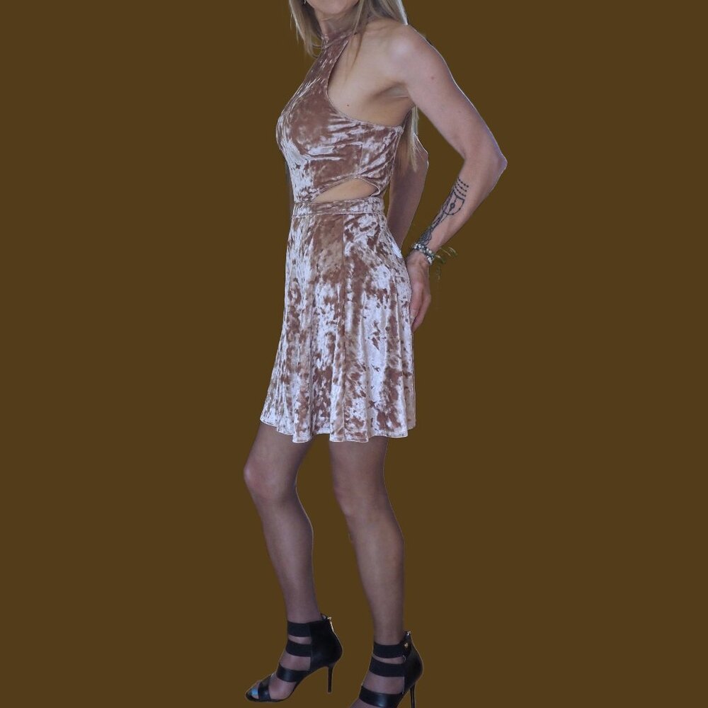 Dress - Picture 2 of 4